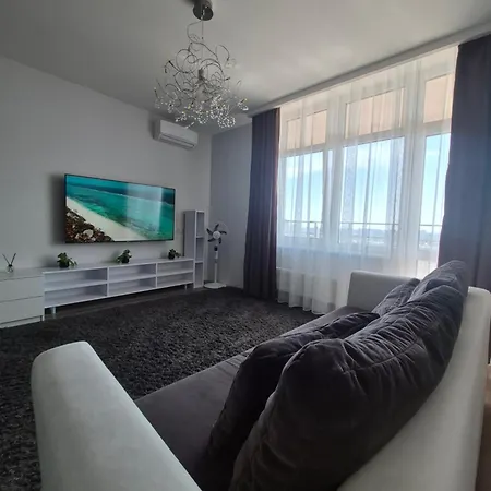 Arcadia Kamanina Terrace Apartment